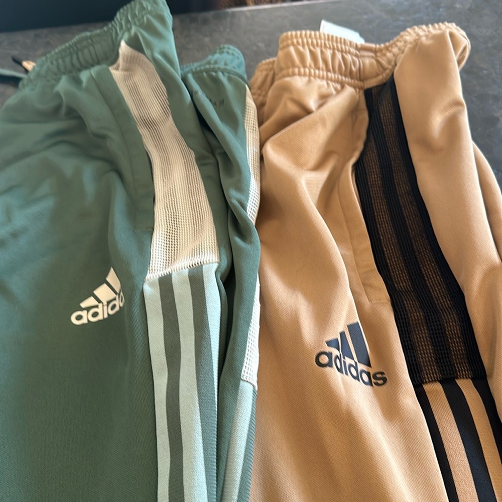 Addidas joggers mend size extra small